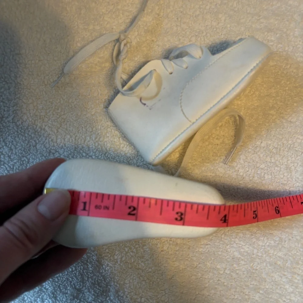 Vintage Newborn/Infant Embroidered Shoe, Soft White W Floral Embroidery